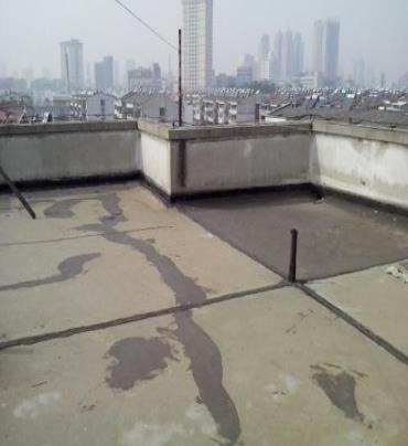 察哈尔右翼后漏水维修 楼顶漏水是什么原因，楼顶漏水维修方法是什么?